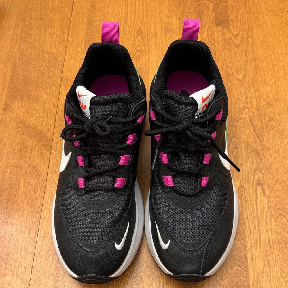 Nike Women's Black and Pink Air Sneakers 7
